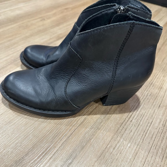 Born Michell black leather block heel booties good condition sz 7.5 - Picture 2 of 6